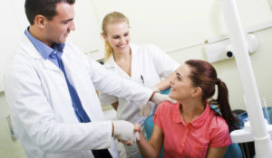 5 Simple Reasons why People are seeking out Cosmetic Dentists a lot more